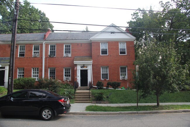 4034 Calvert St NW, Unit # 5 in Washington, DC - Foto de edificio - Building Photo