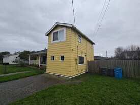 1049 I St in Fortuna, CA - Building Photo