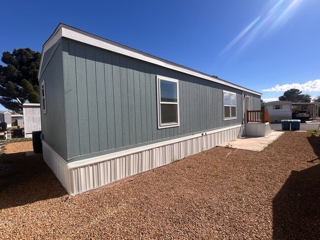 2627 S Lamb Blvd in Las Vegas, NV - Building Photo - Building Photo