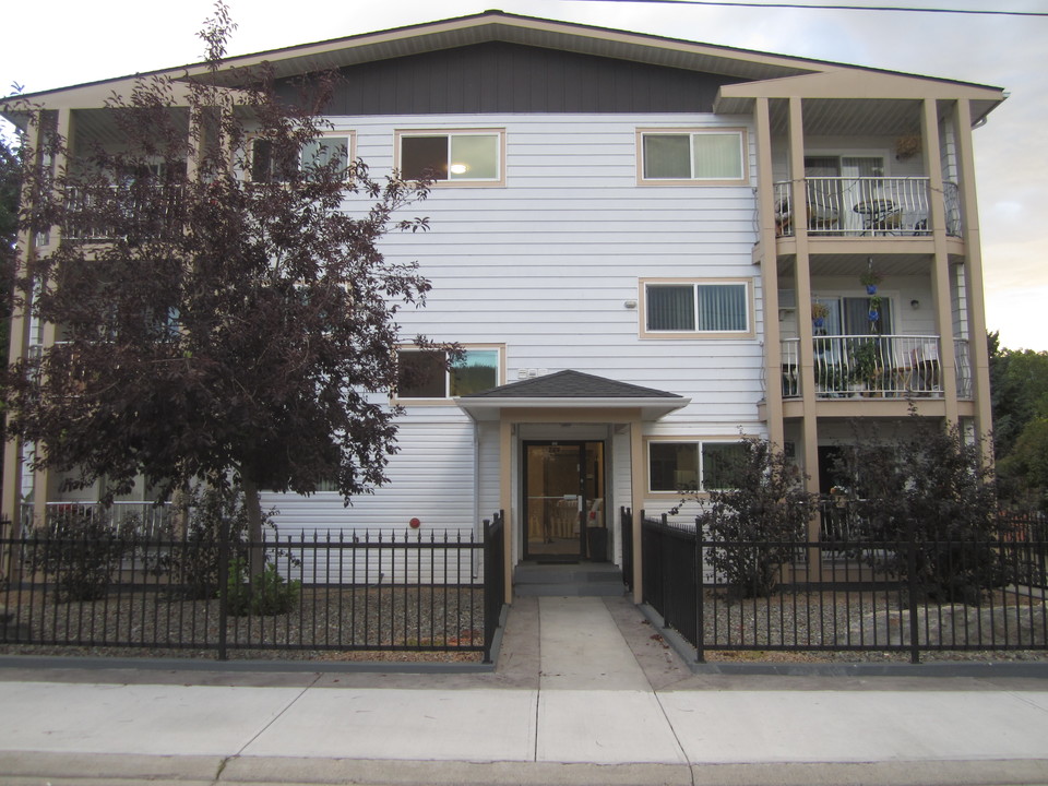 391 Haynes St in Penticton, BC - Building Photo