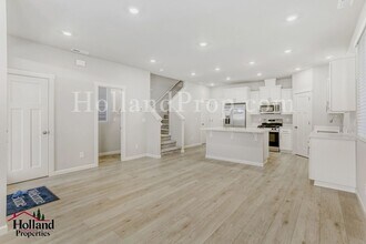 8366 SE Brks Ln in Hillsboro, OR - Building Photo - Building Photo