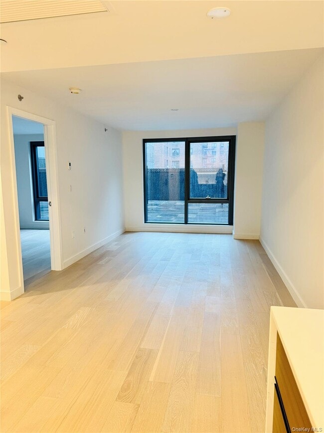 144-49 Northern Blvd in Queens, NY - Foto de edificio - Building Photo