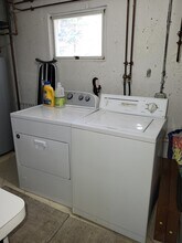 51 Jackson St, Unit D in Newton, MA - Foto de edificio - Building Photo