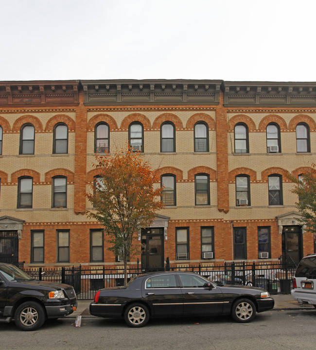 32-19 48th St in Long Island City, NY - Building Photo - Building Photo