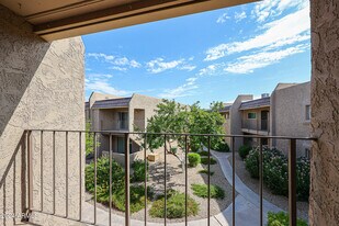 7436 E Chaparral Rd in Scottsdale, AZ - Building Photo