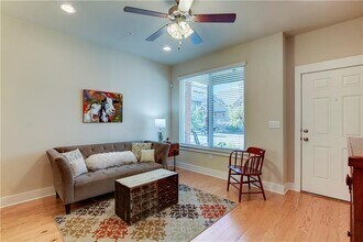 912 Cannoneer Ln in Austin, TX - Building Photo - Building Photo