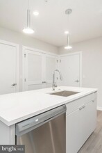 3449 Scotts Ln, Unit B314 in Philadelphia, PA - Foto de edificio - Building Photo