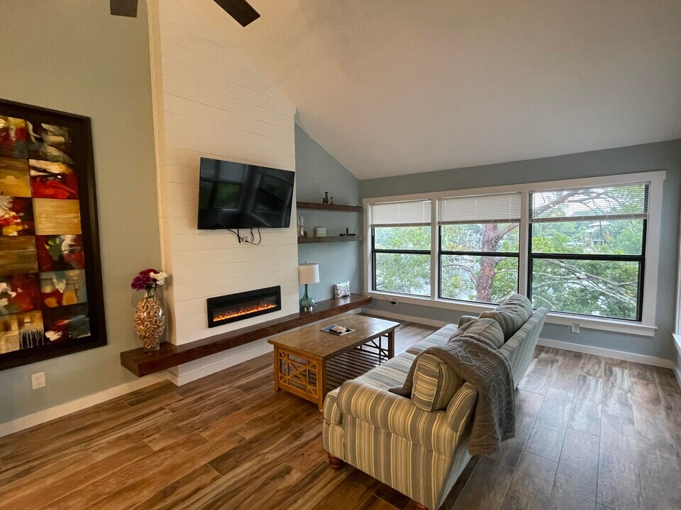 300 Yacht Club Dr in Niceville, FL - Building Photo