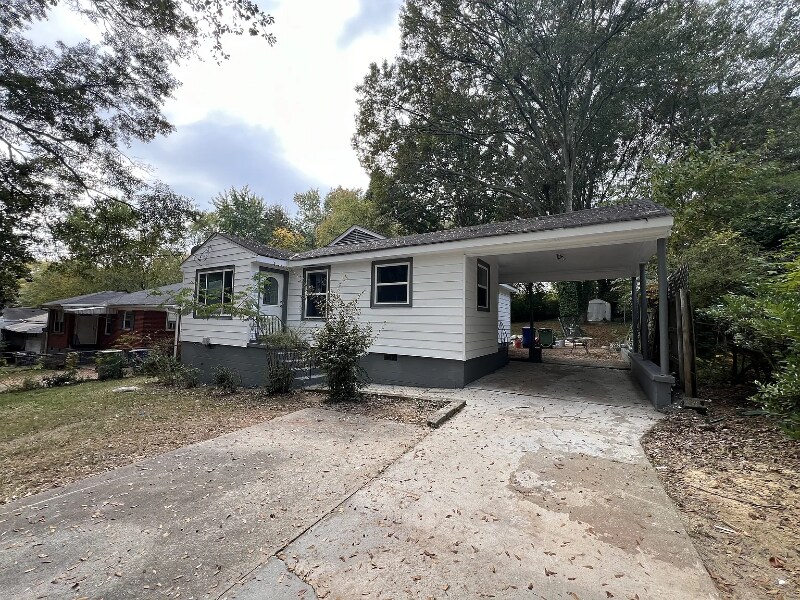 2157 Nelms Dr SW in Atlanta, GA - Building Photo