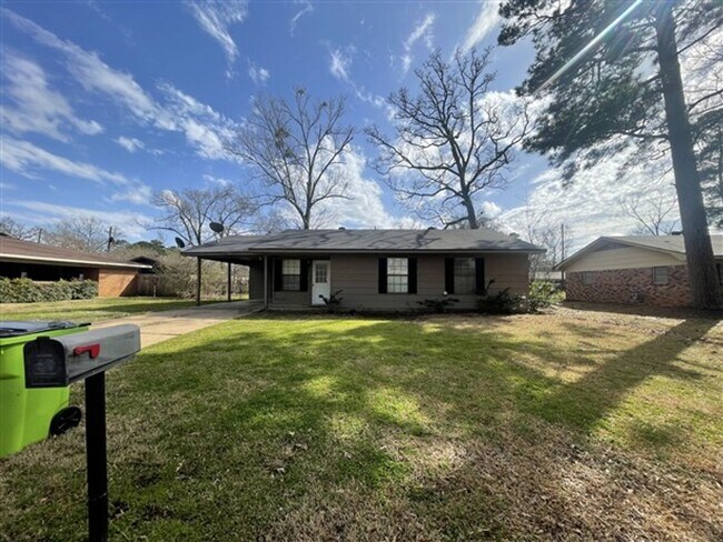 1008 Sharron Dr in Benton, LA - Building Photo - Building Photo