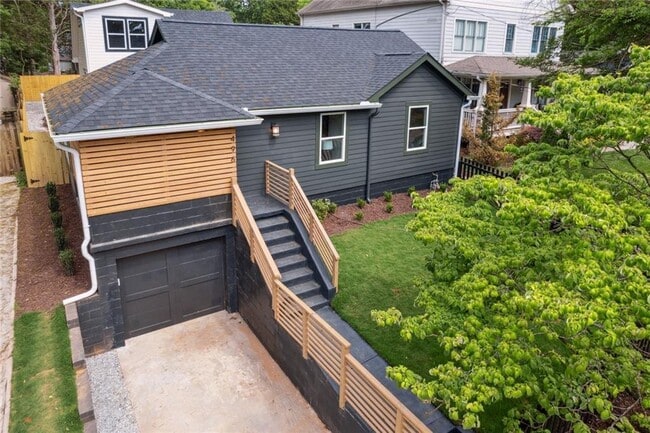 property at 496 Glenwood Plz SE