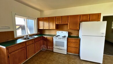 727 SW 1st St in Pendleton, OR - Building Photo - Building Photo