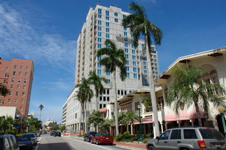 1350 Main St in Sarasota, FL - Building Photo - Building Photo