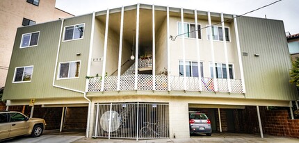 296 Lester Ave in Oakland, CA - Foto de edificio - Building Photo