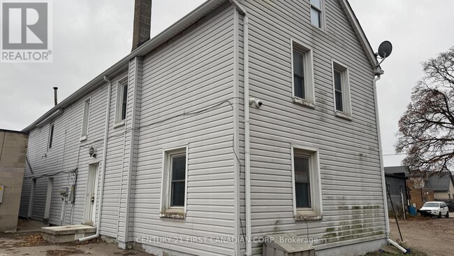 1072 Dundas St in London, ON - Building Photo - Building Photo