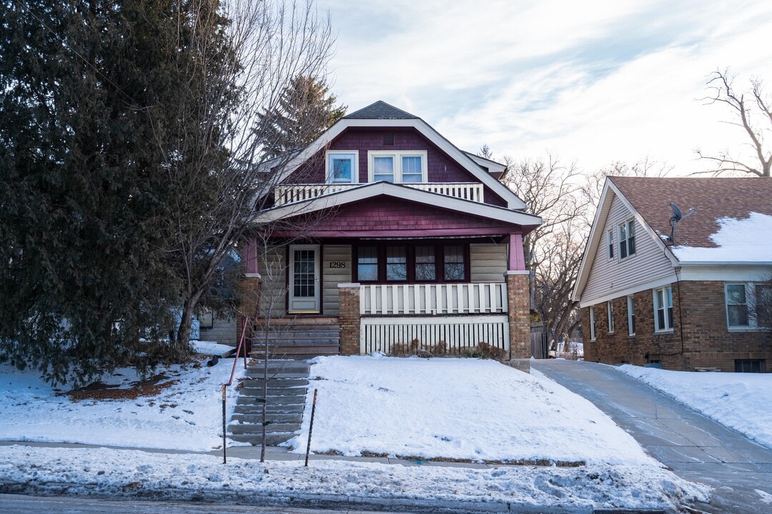 1298 N 68th St, Unit Upper in Wauwatosa, WI - Building Photo