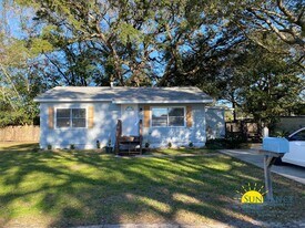 907 Canopy Ln in Fort Walton Beach, FL - Building Photo