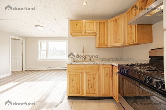 4 Balloon Landing in Pittsfield, NH - Building Photo - Building Photo