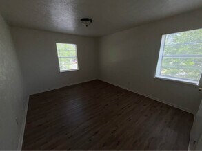 371 W Elm Mott Dr in Elm Mott, TX - Foto de edificio - Building Photo
