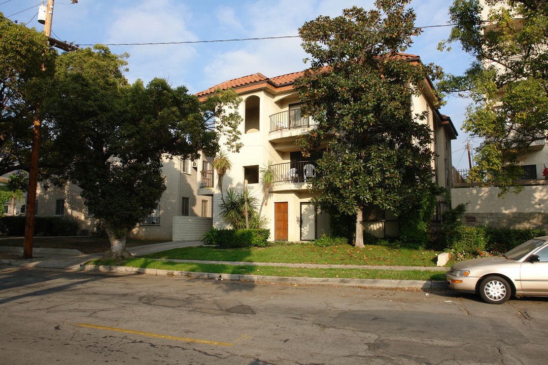 1150 N Columbus Ave in Glendale, CA - Building Photo