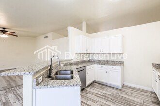 1462 W Breakwell St in Tucson, AZ - Building Photo - Building Photo