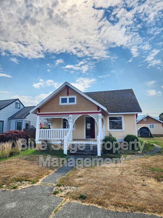 534 W 5th St in Port Angeles, WA - Building Photo