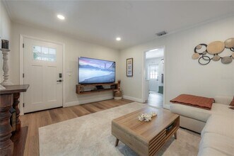 7314 N Dartmouth Ave in Tampa, FL - Building Photo - Building Photo