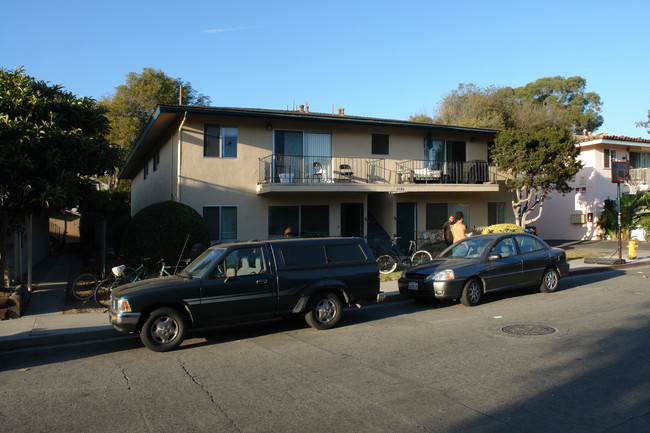 6512 Seville Rd in Goleta, CA - Foto de edificio - Building Photo