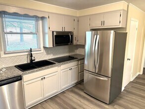 31 Elaine Dr in Newnan, GA - Building Photo - Building Photo