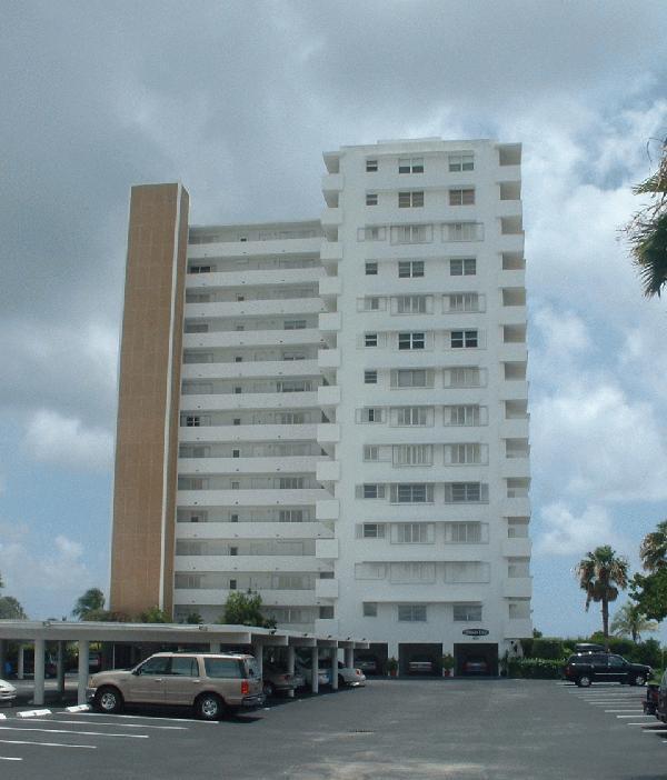 Tiffany Gardens East in Pompano Beach, FL - Building Photo