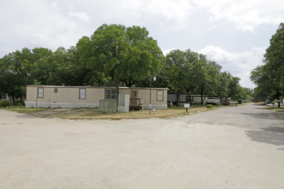 Lake Arlington Village MHP in Fort Worth, TX - Building Photo