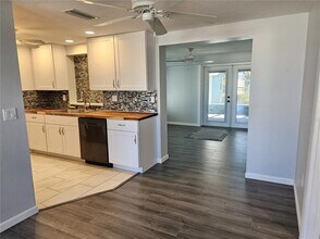 8229 Cypress Rd in Englewood, FL - Building Photo - Building Photo