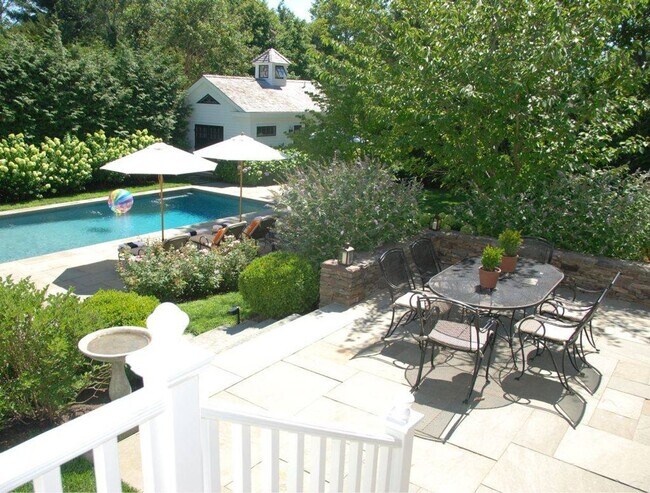 23 Howard St in Sag Harbor, NY - Foto de edificio - Building Photo