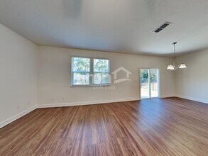 8661 Highfield Ave in Jacksonville, FL - Foto de edificio - Building Photo