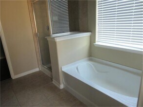 19107 Hemington Cir in Tomball, TX - Building Photo - Building Photo