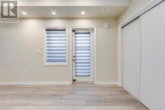 70 Halliford Pl in Brampton, ON - Building Photo - Building Photo