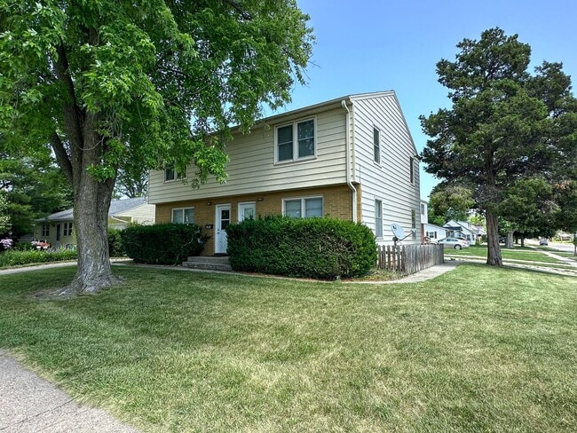 property at 2004 Kellogg Ave