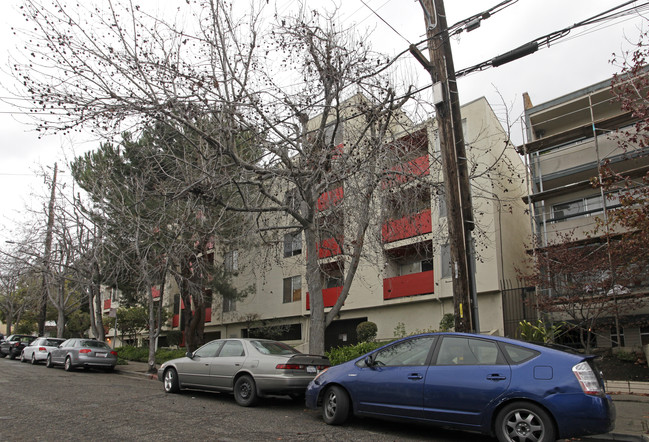 389 Vernon St in Oakland, CA - Foto de edificio - Building Photo