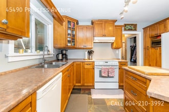 45490 Princess Ave in Chilliwack, BC - Building Photo - Building Photo