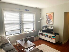 3435 N Lakewood Ave, Unit 2 in Chicago, IL - Building Photo - Building Photo