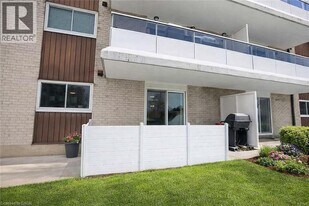 71 Vanier Dr in Kitchener, ON - Building Photo