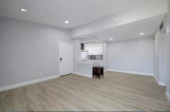9550 Deering Dr in Houston, TX - Building Photo - Building Photo