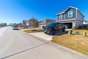 2221 Middle Rdg Dr in Conroe, TX - Building Photo
