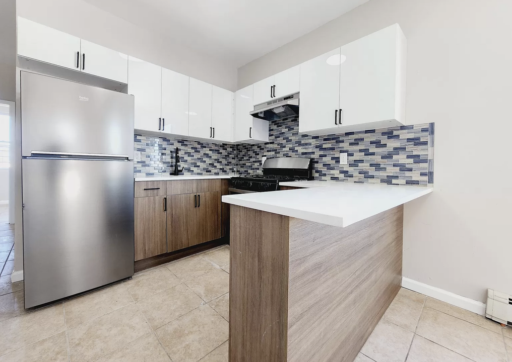 130 Wilkinson Ave, Unit 2 in Jersey City, NJ - Building Photo