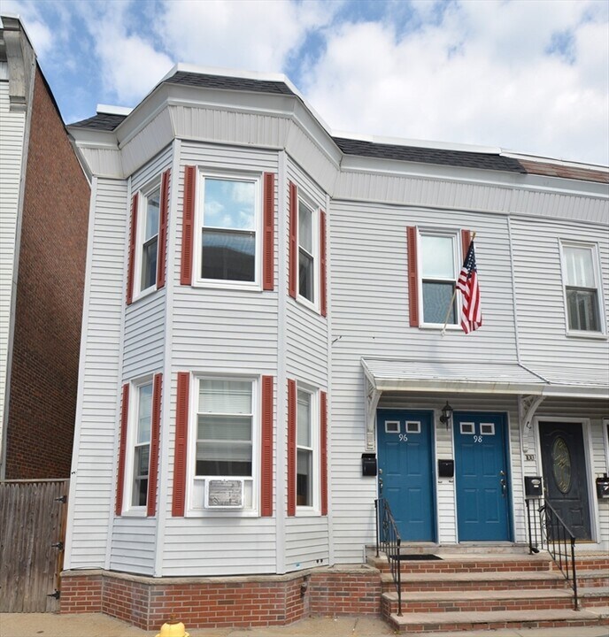 98 Emerson St in Boston, MA - Building Photo