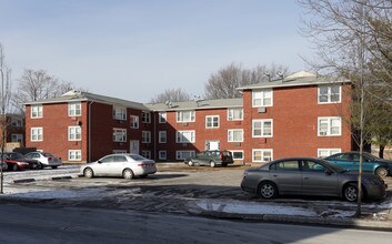 258 Columbus Ave in Pawtucket, RI - Foto de edificio - Building Photo