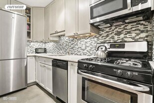 139 E 33rd St in New York, NY - Building Photo