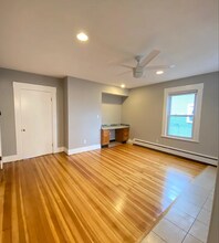 32 Tufts St, Unit 3 in Cambridge, MA - Building Photo - Building Photo
