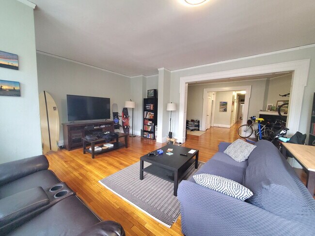 1688 Beacon St in Brookline, MA - Building Photo - Building Photo