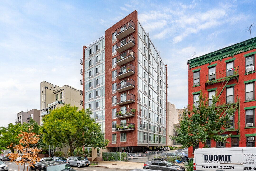 892 Bergen St in Brooklyn, NY - Building Photo